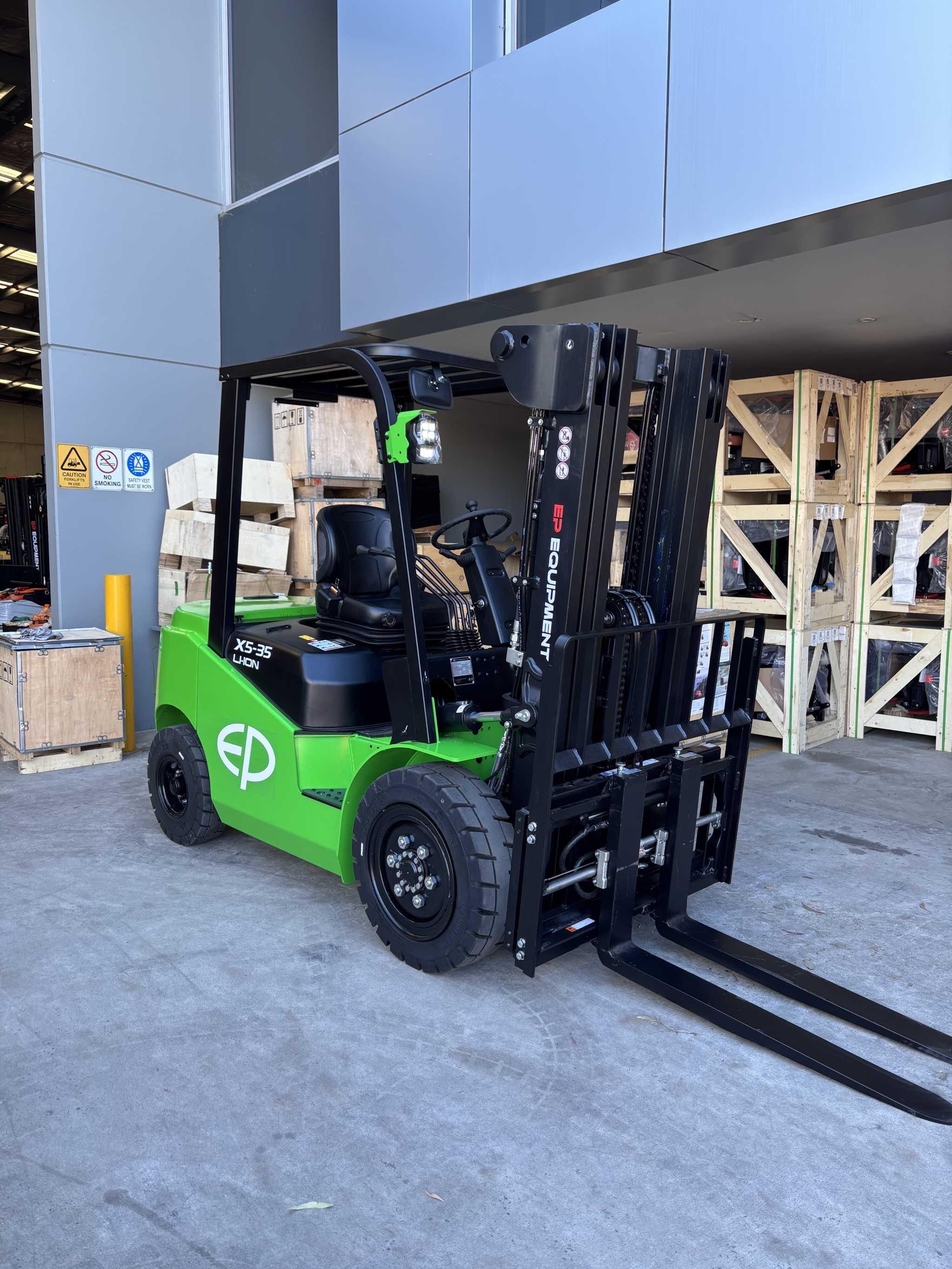 Thumbnail of On site front-right view of EFX5-351 3.5T lithium electric forklift by EP Equipment.