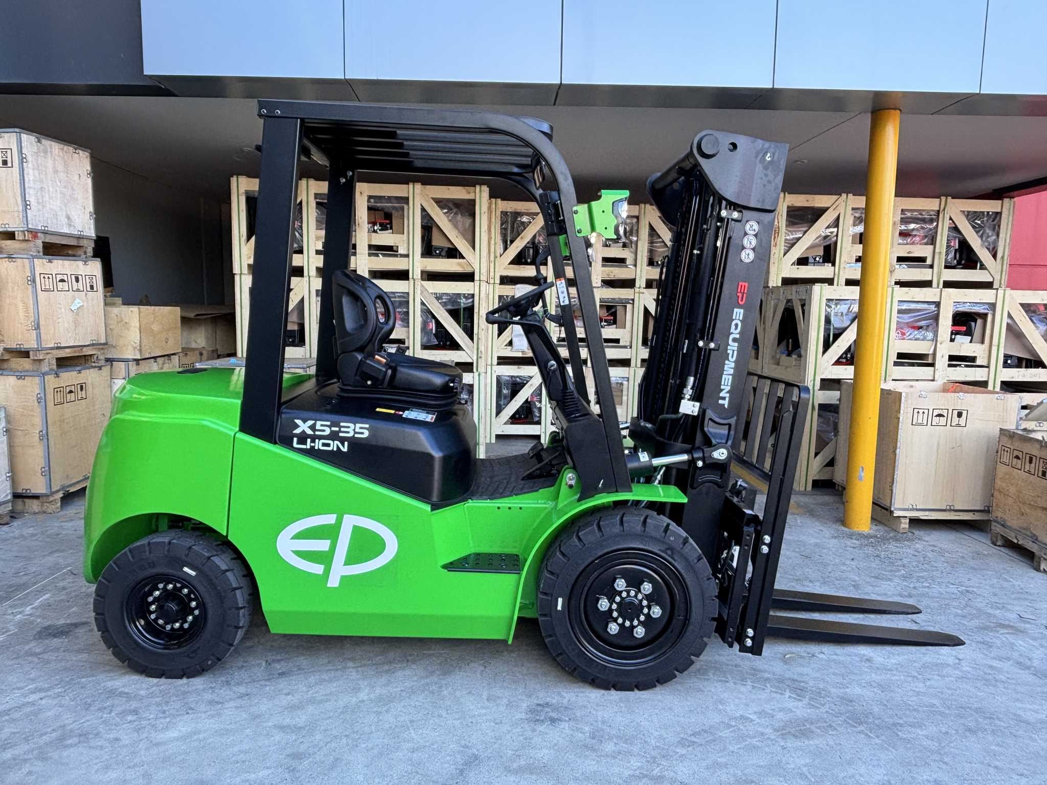 Thumbnail of On site right view of EFX5-351 3.5T lithium electric forklift by EP Equipment.