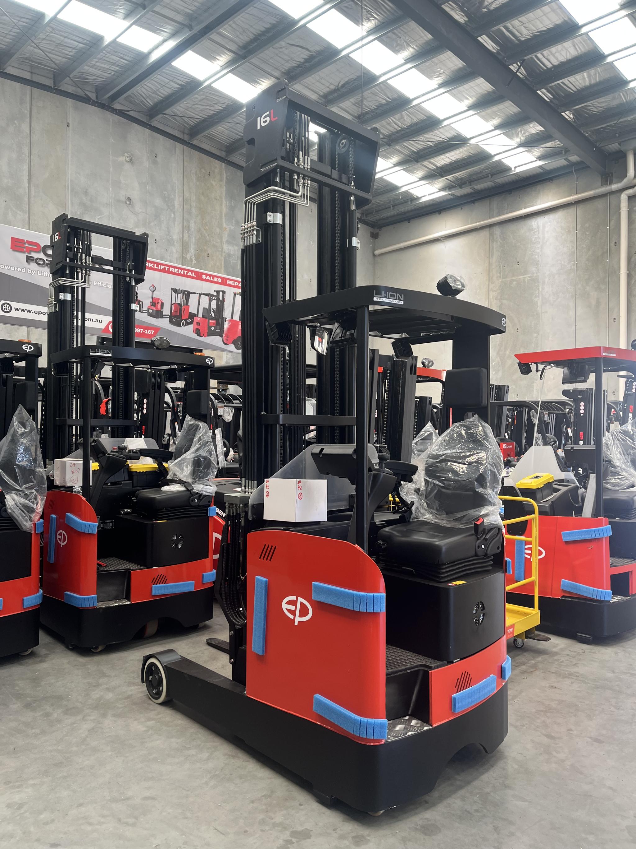 Photo of CQD16L 1.6T lithium-ion electric reach truck by EP Equipment stopping in warehouse