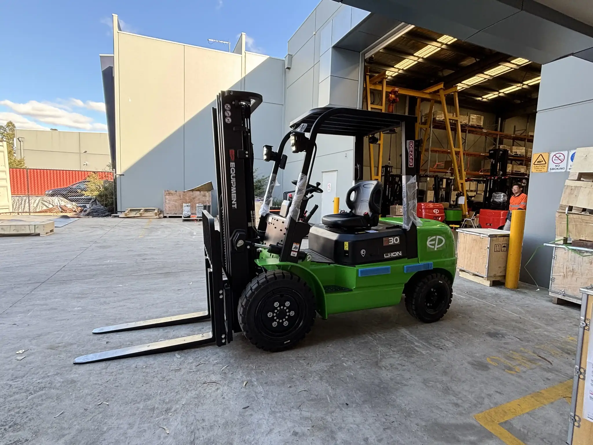 On site left view of EFXZ-301 refurbished 3.0T lithium electric forklift by EP Equipment.