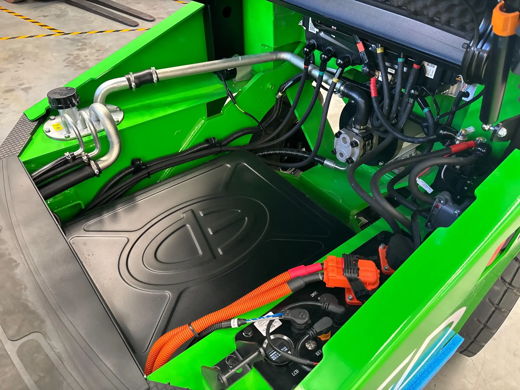 Close-up view of the EFX5 series modular lithium-ion battery system, featuring dual 280Ah modules for flexible capacity and opportunity charging.