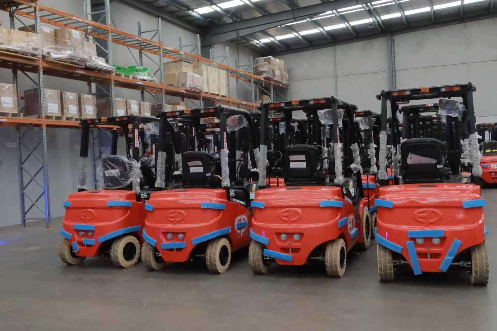 Forklift service and support team