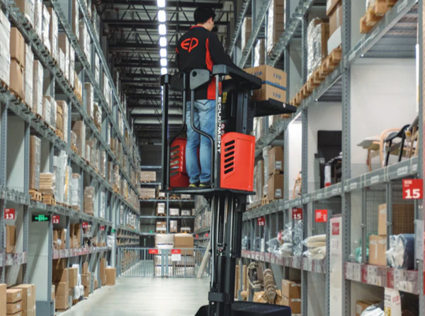 EP Equipment JX0 lithium-ion electric order picker lifting operator for picking goods at high warehouse shelves safely and efficiently.