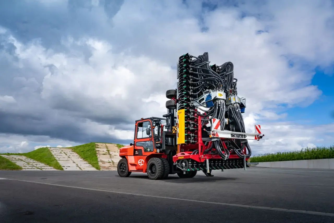 Powering Sustainable Agriculture: How Our Lithium Forklift Supports Vredo's Green Mission