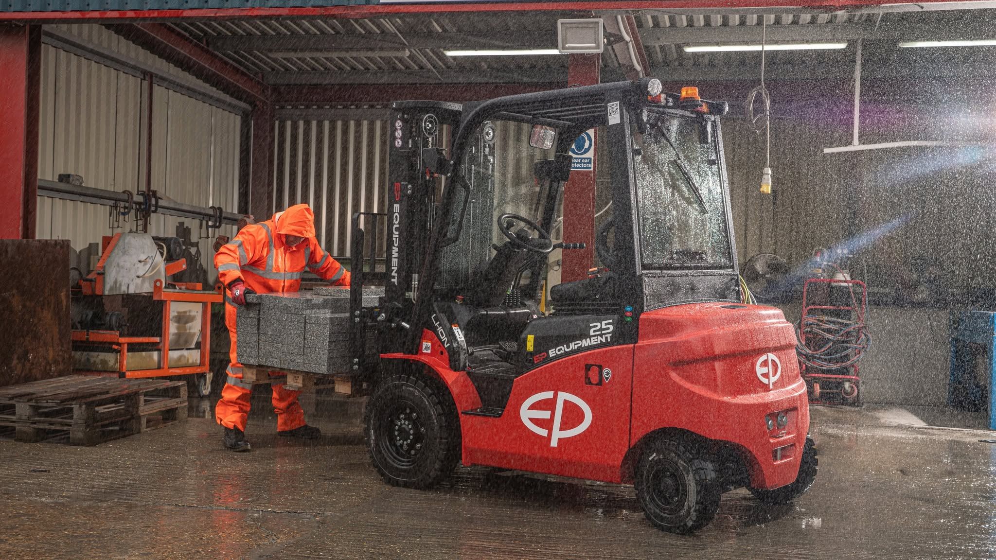 Electric Forklift Used in the Wet Weather