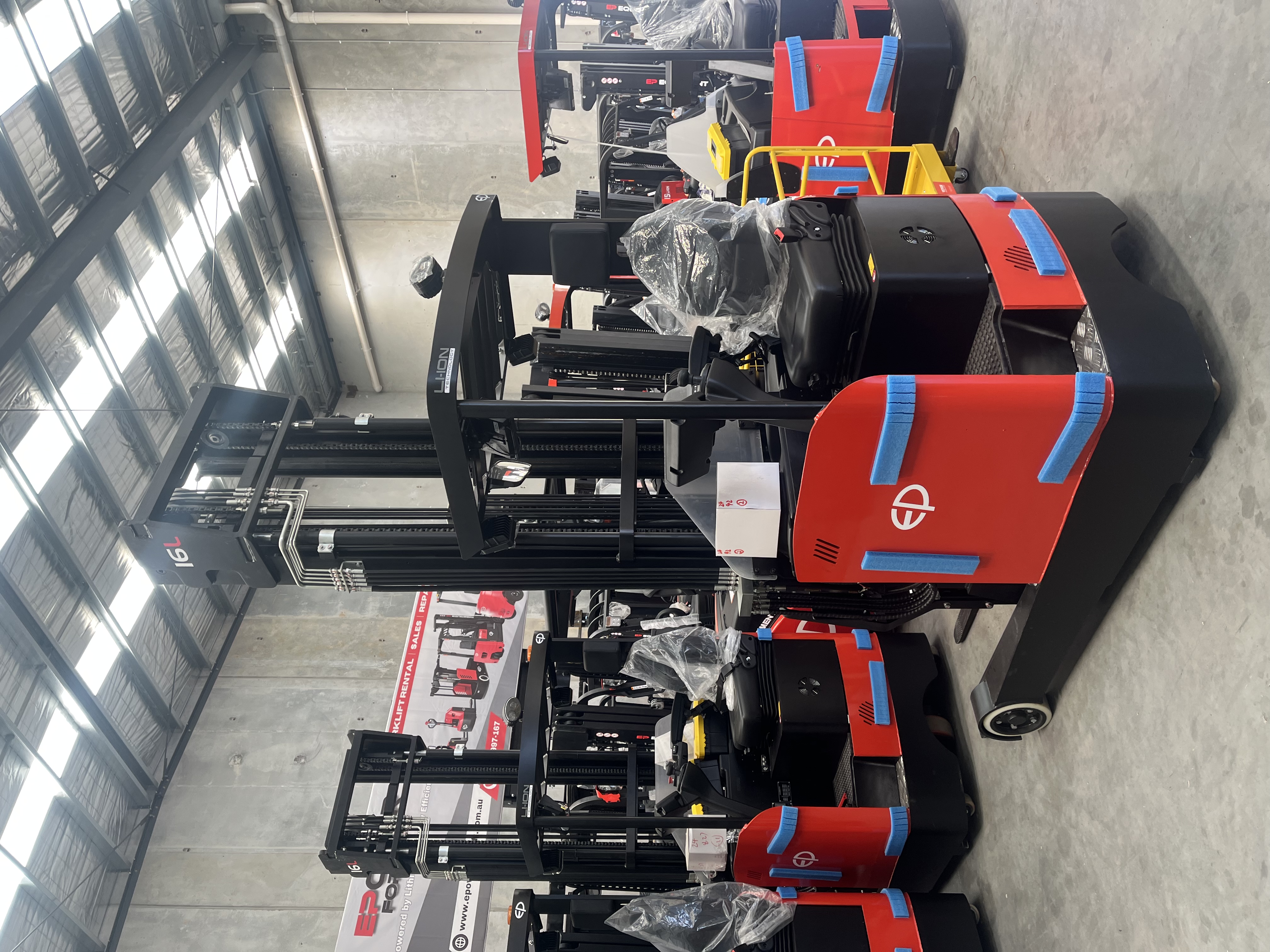 Photo of CQD16L 1.6T lithium-ion electric reach truck by EP Equipment stopping in warehouse